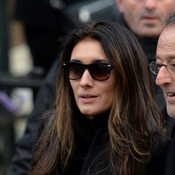 Jean Reno et sa femme Zofia - Sorties de l'église de la Madeleine après les obsèques de Johnny Hallyday à Paris le 9 décembre 2017. © Veeren / Bestimage