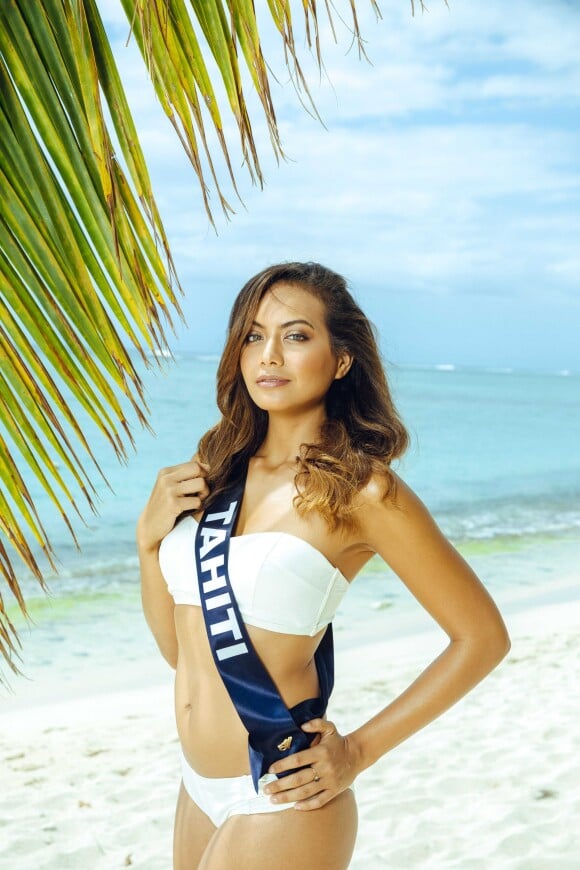 Miss Tahiti en maillot de bain lors du voyage Miss France 2019 à l'île Maurice, en novembre 2018.