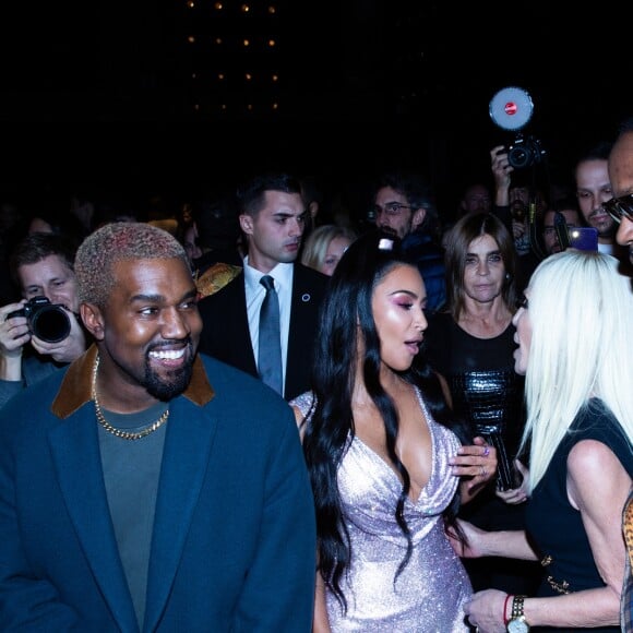 Kim Kardashian, Kanye West, 2 Chainz et Kesha Ward assistent au défilé Versace (pré-collection automne 2019) à l'American Stock Exchange à New York, le 2 décembre 2018.