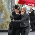 Exclusif - Kat Von D enceinte câline et embrasse son mari Rafael Reyes dans les rues de Los Angeles, le 20 novembre 2018.