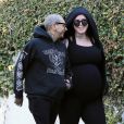 Exclusif - Kat Von D enceinte et son mari musicien Rafael Reyes font une petite balade dans Los Angeles le 10 novembre 2018.