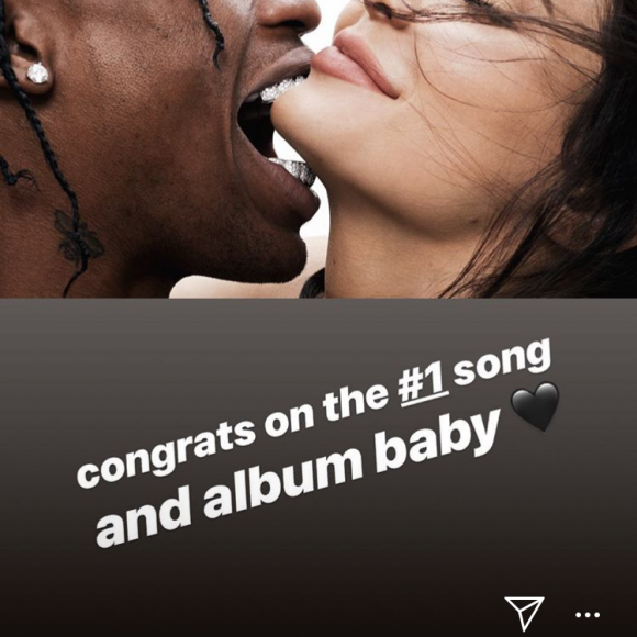 Kylie Jenner félicite son chéri Travis Scott pour le succès de son album "Astroworld", sorti en août. Décembre 2018.