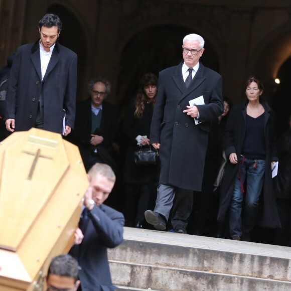 Roman de Kermadec (Fils de Kate Barry), Oury Milshtein (Dernier compagnon de Kate Barry), Lou Doillon et Jane Birkin - Sortie des obsèques de Kate Barry en l'église Saint-Roch à Paris. Le 19 décembre 2013