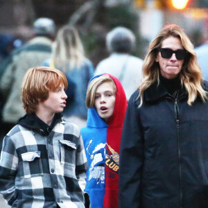 Exclusif - Julia Roberts se balade à New York avec ses enfants le 3 décembre 2018.