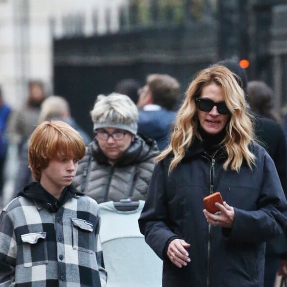 Exclusif - Julia Roberts se balade à New York avec ses enfants le 3 décembre 2018.