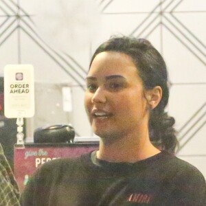 Exclusif - Demi Lovato et Henry Levy sont allés en amoureux à The Coffee Bean & Tea Leaf à West Hollywood, le 5 novembre 2018.