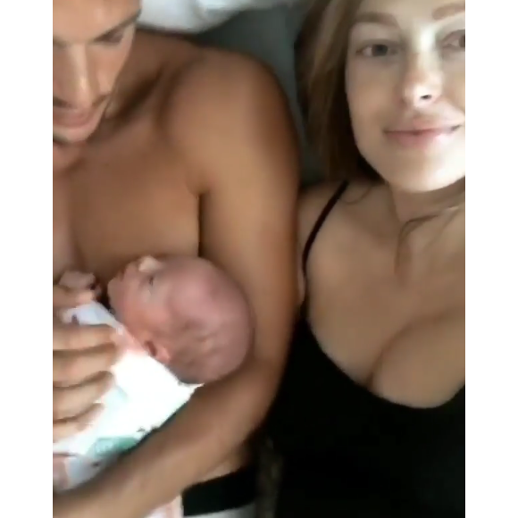 Caroline Receveur et son fils Marlon. Caroline Receveur est clairement LA sexy mummy de l'année.