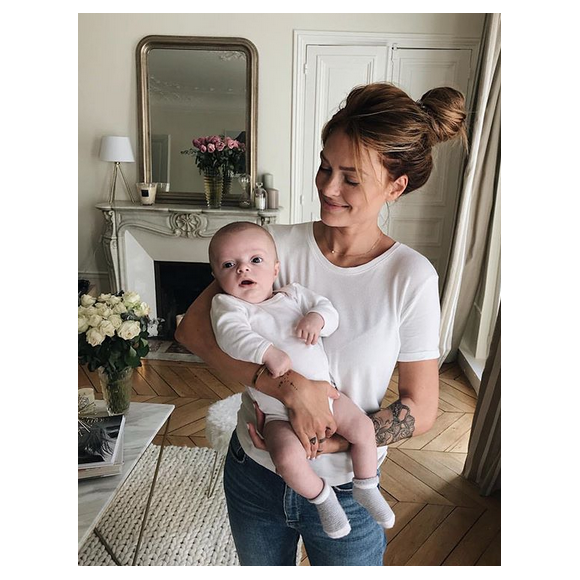 Caroline Receveur et son fils Marlon. Caroline Receveur est clairement LA sexy mummy de l'année.