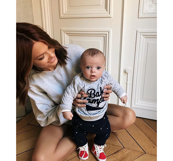 Caroline Receveur et son fils Marlon. Caroline Receveur est clairement LA sexy mummy de l'année.