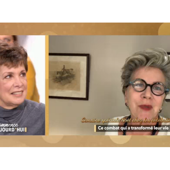Catherine Laborde écoute un message de sa soeur Françoise Laborde, le 12 décembre 2018 dans "Ça commence aujourd'hui" sur France 2.