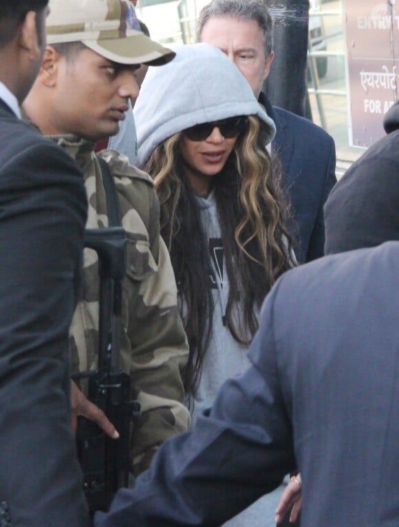 La chanteuse Beyoncé arrive à l'aéroport de Maharana Pratap à Udaipur, Inde, le 10 décembre 2018.