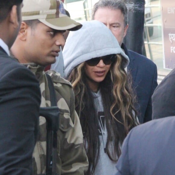 La chanteuse Beyoncé arrive à l'aéroport de Maharana Pratap à Udaipur, Inde, le 10 décembre 2018.