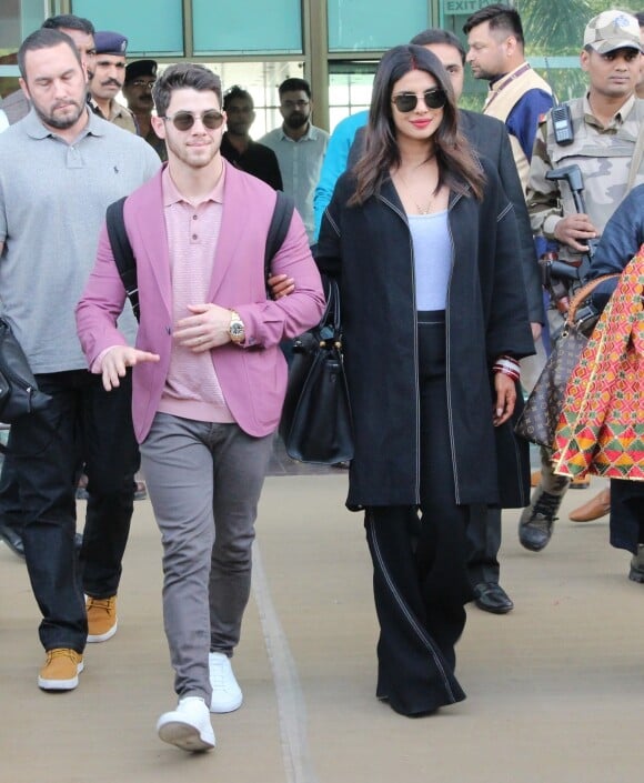 Priyanka Chopra et son mari Nick Jonas arrivent au mariage d'Isha Ambani et Anand Piramal à Udaipur, le 9 décembre 2018.