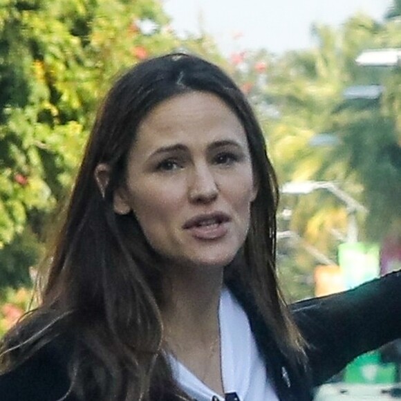 Exclusif - Jennifer Garner fait du shopping dans les rues de Beverly Hills, le 12 décembre 2018