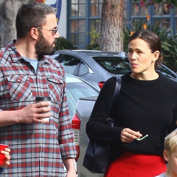 Ben Affleck et Jennifer Garner sont allés à la messe dominicale avec leurs enfants Violet, Seraphina et Samuel à Los Angeles. Le 9 décembre 2018