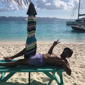 Yannick Noah fait preuve d'humour pendant ses vacances dans Les Caraïbes, le 12 décembre 2018.