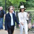 Exclusif - Sir Paul McCartney et sa femme Nancy Shevell marchent le long du Serpentine à Hyde's park Londres le 19 juin 2018