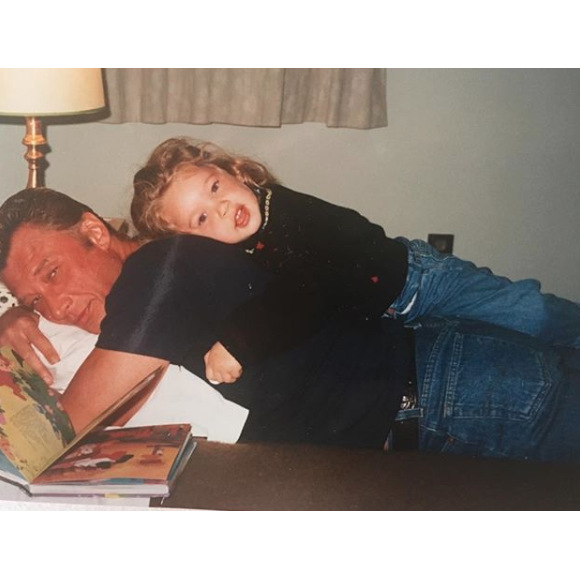 Nathalie Baye a posté une photo de Laura Smet avec son père Johnny Hallyday (le 14 décembre 2018)