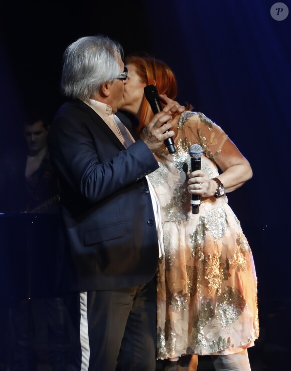 Exclusif - Gilbert Montagné et sa femme Nikole - Gilbert Montagné chante Bécaud et Montagné aux Folies Bergères à Paris le 5 décembre 2017. © Marc Ausset- Lacroix / Bestimage