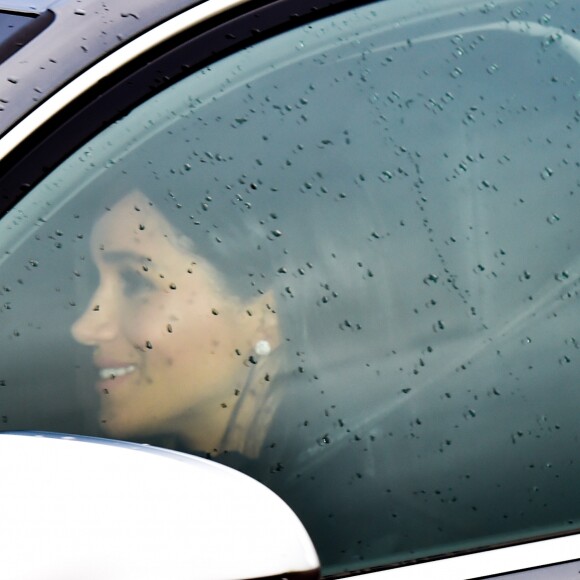 Meghan Markle, duchesse de Sussex, et le prince Harry arrivant le 19 décembre 2018 pour le déjeuner de Noël en avance organisé par la reine Elizabeth II au palais de Buckingham, à Londres.