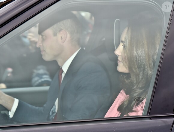 Kate Middleton, duchesse de Cambridge, et le prince William arrivant avec leurs enfants le 19 décembre 2018 pour le déjeuner de Noël en avance organisé par la reine Elizabeth II au palais de Buckingham, à Londres.