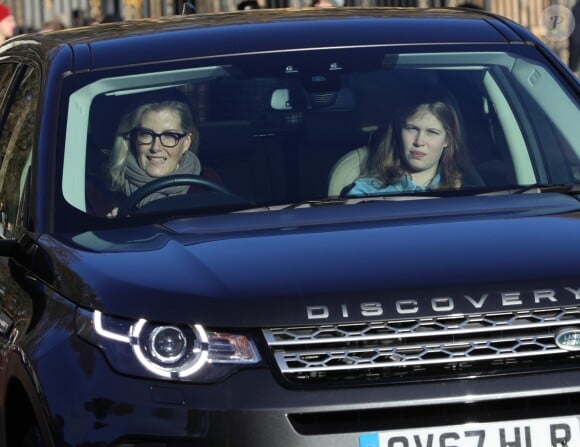 La comtesse Sophie de Wessex et Lady Louise Windsor en voiture au palais de Buckingham à Londres le 19 décembre 2018 pour le traditionnel déjeuner de Noël anticipé organisé par la reine Elizabeth II.