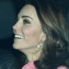 Kate Middleton, duchesse de Cambridge, vêtue d'une veste rose Stella McCartney, en voiture avec son mari et ses enfants au palais de Buckingham à Londres le 19 décembre 2018 pour le traditionnel déjeuner de Noël anticipé organisé par la reine Elizabeth II.