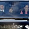 Kate Middleton, duchesse de Cambridge, et le prince William en voiture avec leurs enfants au palais de Buckingham à Londres le 19 décembre 2018 pour le traditionnel déjeuner de Noël anticipé organisé par la reine Elizabeth II.