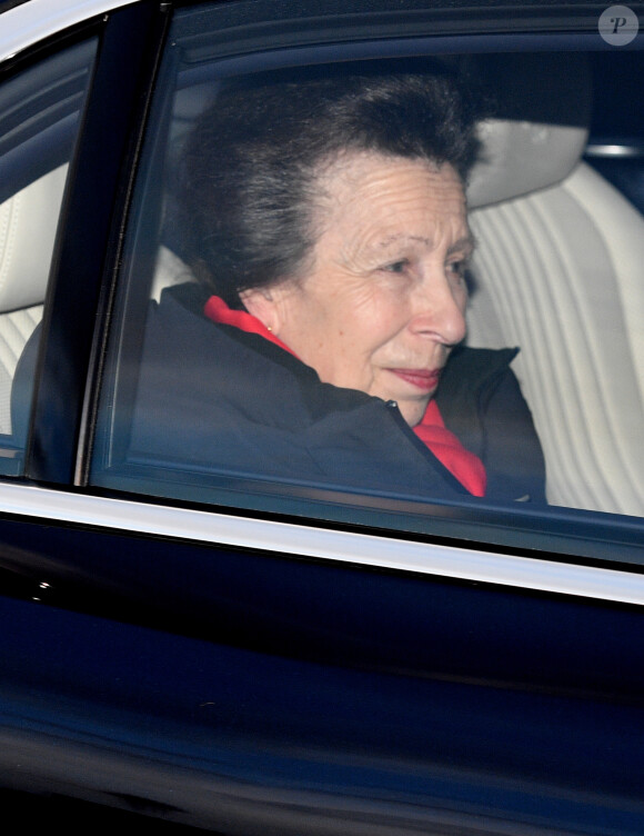 La princesse Anne en voiture au palais de Buckingham à Londres le 19 décembre 2018 pour le traditionnel déjeuner de Noël anticipé organisé par la reine Elizabeth II.