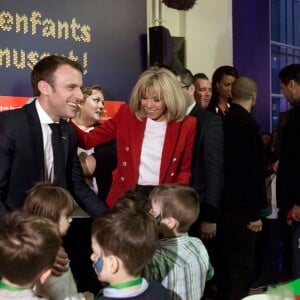 Le président de la république, Emmanuel Macron et la Première Dame fêtent le Noël de l'Elysée à la Manufacture des Gobelins, Paris, France, le 19 décembre 2018. A l'occasion du traditionnel " Noël de l'Elysée " qui a lieu cette année à la Manufacture des Gobelins (en raison des travaux de rénovation actuellement en cours), le Président de la République et la Première Dame ont accueilli des enfants du personnel de l'Elysée, des enfants de policiers, gendarmes, pompiers et de militaires morts ou gravement blessés en service cette année, ainsi que des enfants de l'association ELA, Solidarité enfants Sida, Du Sport et plus, et des résidents de l'institut médico-éducatif Henri Wallon. © Stephane Lemouton / Bestimage