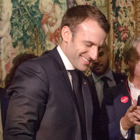 Le président de la république, Emmanuel Macron et la Première Dame fêtent le Noël de l'Elysée à la Manufacture des Gobelins, Paris, France, le 19 décembre 2018. A l'occasion du traditionnel " Noël de l'Elysée " qui a lieu cette année à la Manufacture des Gobelins (en raison des travaux de rénovation actuellement en cours), le Président de la République et la Première Dame ont accueilli des enfants du personnel de l'Elysée, des enfants de policiers, gendarmes, pompiers et de militaires morts ou gravement blessés en service cette année, ainsi que des enfants de l'association ELA, Solidarité enfants Sida, Du Sport et plus, et des résidents de l'institut médico-éducatif Henri Wallon. © Stephane Lemouton / Bestimage