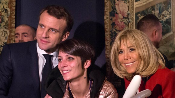 Emmanuel et Brigitte Macron : Doux moment auprès des enfants pour Noël