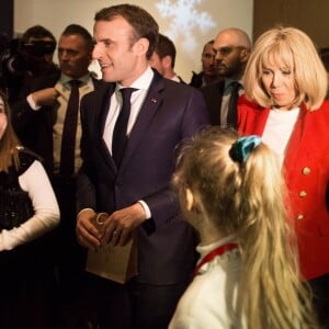 Le président de la république, Emmanuel Macron et la Première Dame Brigitte Macron fêtent le Noël de l'Elysée à la Manufacture des Gobelins, Paris, France, le 19 décembre 2018. A l'occasion du traditionnel " Noël de l'Elysée " qui a lieu cette année à la Manufacture des Gobelins (en raison des travaux de rénovation actuellement en cours), le Président de la République et la Première Dame Mme Brigitte Macron, ont accueilli des enfants du personnel de l'Elysée, des enfants de policiers, gendarmes, pompiers et de militaires morts ou gravement blessés en service cette année, ainsi que des enfants de l'association ELA, Solidarité enfants Sida, Du Sport et plus, et des résidents de l'institut médico-éducatif Henri Wallon. © Stephane Lemouton / Bestimage