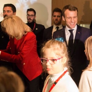 Le président de la république, Emmanuel Macron et la Première Dame Brigitte Macron fêtent le Noël de l'Elysée à la Manufacture des Gobelins, Paris, France, le 19 décembre 2018. A l'occasion du traditionnel " Noël de l'Elysée " qui a lieu cette année à la Manufacture des Gobelins (en raison des travaux de rénovation actuellement en cours), le Président de la République et la Première Dame Mme Brigitte Macron, ont accueilli des enfants du personnel de l'Elysée, des enfants de policiers, gendarmes, pompiers et de militaires morts ou gravement blessés en service cette année, ainsi que des enfants de l'association ELA, Solidarité enfants Sida, Du Sport et plus, et des résidents de l'institut médico-éducatif Henri Wallon. © Stephane Lemouton / Bestimage