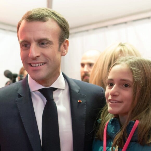 Le président de la république, Emmanuel Macron et la Première Dame Brigitte Macron fêtent le Noël de l'Elysée à la Manufacture des Gobelins, Paris, France, le 19 décembre 2018. A l'occasion du traditionnel " Noël de l'Elysée " qui a lieu cette année à la Manufacture des Gobelins (en raison des travaux de rénovation actuellement en cours), le Président de la République et la Première Dame Mme Brigitte Macron, ont accueilli des enfants du personnel de l'Elysée, des enfants de policiers, gendarmes, pompiers et de militaires morts ou gravement blessés en service cette année, ainsi que des enfants de l'association ELA, Solidarité enfants Sida, Du Sport et plus, et des résidents de l'institut médico-éducatif Henri Wallon. © Stephane Lemouton / Bestimage