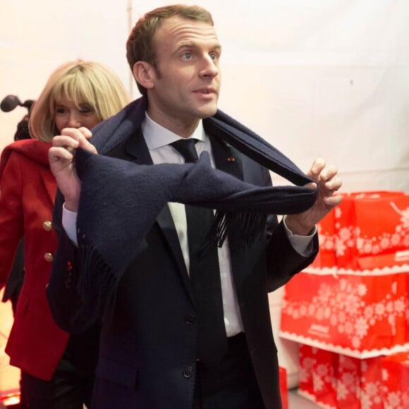 Le président de la république, Emmanuel Macron et la Première Dame Brigitte Macron fêtent le Noël de l'Elysée à la Manufacture des Gobelins, Paris, France, le 19 décembre 2018. A l'occasion du traditionnel " Noël de l'Elysée " qui a lieu cette année à la Manufacture des Gobelins (en raison des travaux de rénovation actuellement en cours), le Président de la République et la Première Dame Mme Brigitte Macron, ont accueilli des enfants du personnel de l'Elysée, des enfants de policiers, gendarmes, pompiers et de militaires morts ou gravement blessés en service cette année, ainsi que des enfants de l'association ELA, Solidarité enfants Sida, Du Sport et plus, et des résidents de l'institut médico-éducatif Henri Wallon. © Stephane Lemouton / Bestimage