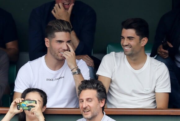 Luca et Enzo Zidane dans les tribunes des Internationaux de France de Tennis de Roland Garros à Paris, le 10 juin 2018. © Dominique Jacovides - Cyril Moreau/Bestimage