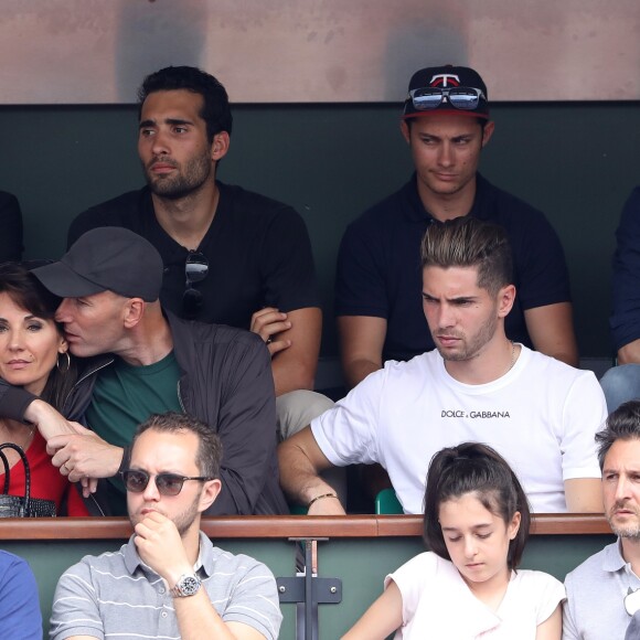 Zinédine Zidane, sa femme Véronique et leurs fils Luca et Enzo dans les tribunes des Internationaux de France de Tennis de Roland Garros à Paris, le 10 juin 2018. © Dominique Jacovides - Cyril Moreau/Bestimage