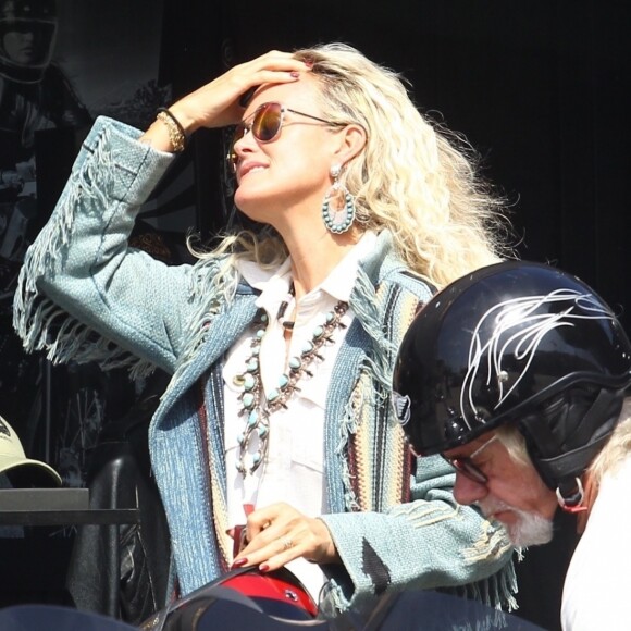 Exclusif - Laeticia Hallyday fait une grande virée sur les Harley-Davidson de Johnny avec Pierre Billon, Philippe Fatien et Fabrice Le Ruyet (mari d'Anne Marcassus) à Los Angeles le 28 septembre 2018.