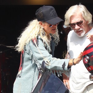 Exclusif - Laeticia Hallyday fait une grande virée sur les Harley-Davidson de Johnny avec Pierre Billon, Philippe Fatien et Fabrice Le Ruyet (mari d'Anne Marcassus) à Los Angeles le 28 septembre 2018.