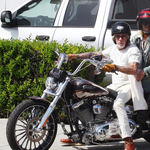 Exclusif - Laeticia Hallyday fait une grande virée sur les Harley-Davidson de Johnny avec Pierre Billon, Philippe Fatien et Fabrice Le Ruyet (mari d'Anne Marcassus) à Los Angeles le 28 septembre 2018.