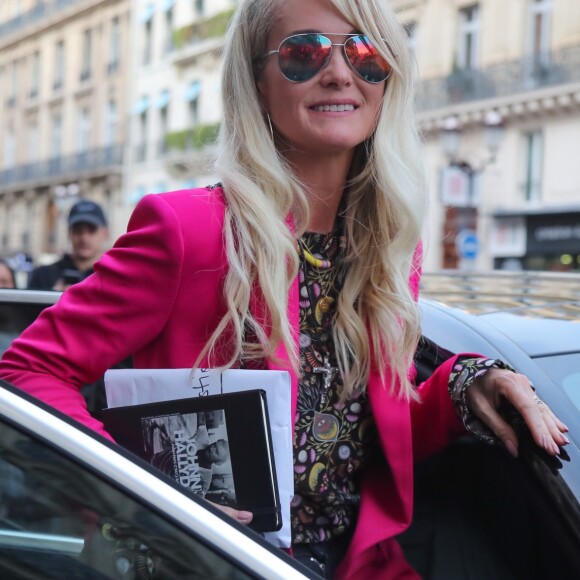 Laeticia Hallyday sort d'un rendez-vous avec Sébastien Farran à Paris le 16 octobre 2018.