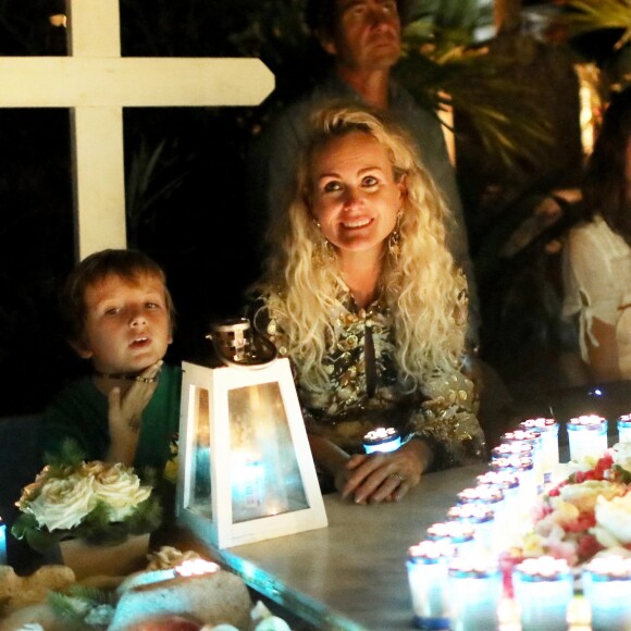 Exclusif - Pierre Rambaldi, Maryline (femme de Grégory Boudou) - Laeticia Hallyday et ses proches lors de la deuxième veillée pour le premier anniversaire de la mort de Johnny Hallyday au cimetière marin de Lorient à Saint-Barthélemy le 6 décembre 2018. © Dominique Jacovides / Bestimage