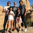 Laeticia Hallyday avec ses deux filles Jade et Joy, le producteur Jean Claude Sindres et Maxim Nucci à Joshua Tree. Instagram, le 18 juin 2018.