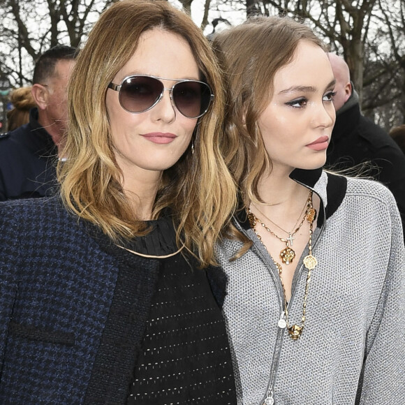 Vanessa Paradis et sa fille Lily-Rose Depp - Arrivées au défilé de mode prêt-à-porter automne-hiver 2017/2018 "Chanel" au Grand Palais à Paris. Le 7 mars 2017 © Pierre Perusseau / Bestimage