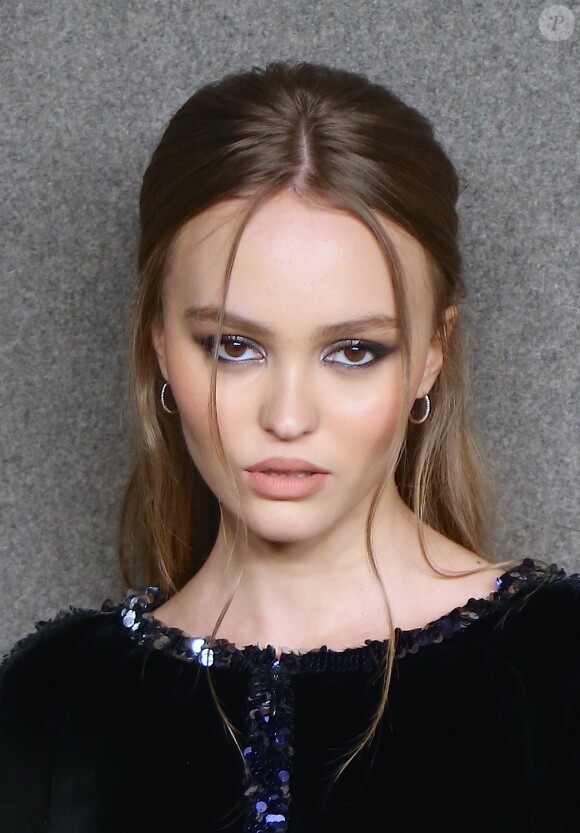 Lily-Rose Depp - Photocall du défilé de mode The Chanel Croisiere au Metropolitan Museum à New York, le 4 décembre 2018.