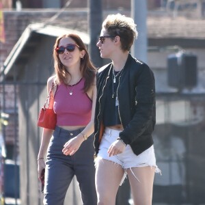 Exclusif - Kristen Stewart et sa compagne Sara Dinkin se promènent à Los Angeles, le 27 décembre 2018.