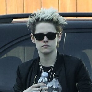 Exclusif - Kristen Stewart se promène à Los Angeles, le 27 décembre 2018.