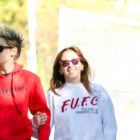 Exclusif - Kristen Stewart et sa nouvelle compagne Sara Dinkin se promènent à Los Angeles, le 26 décembre 2018.