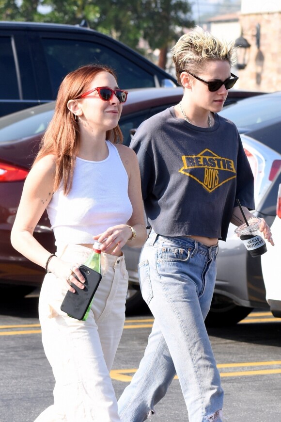 Kristen Stewart et sa nouvelle compagne Sara Dinkin sont allées déjeuner avec un ami à Los Feliz, le 24 décembre 2018.